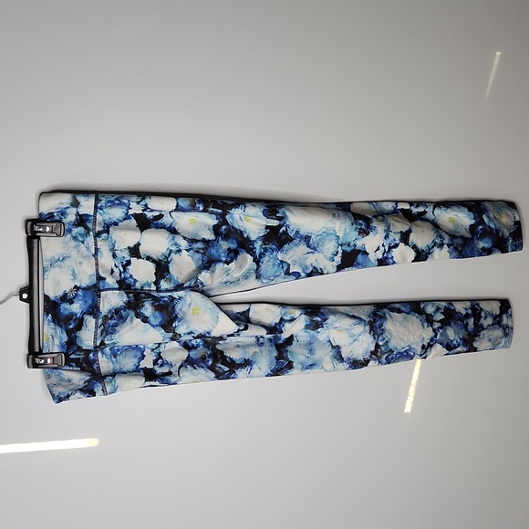 Athleta Elation full-length blossom tight. - Picture 4 of 5